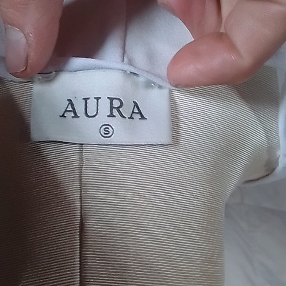 Sleeveless mid cut blouse by Aura - Picture 5 of 5